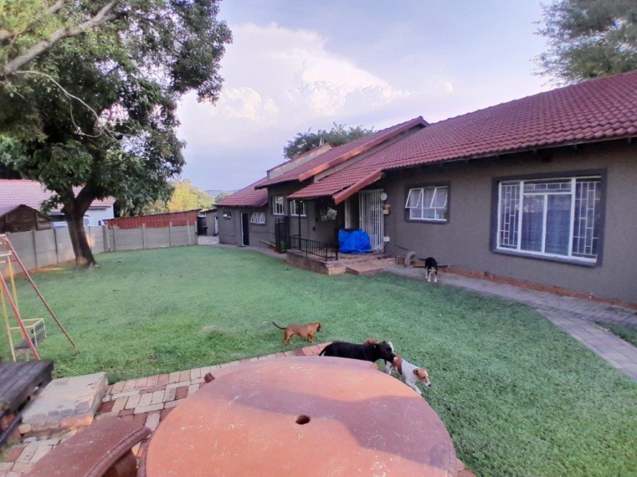 5 Bedroom Property for Sale in Geelhoutpark North West